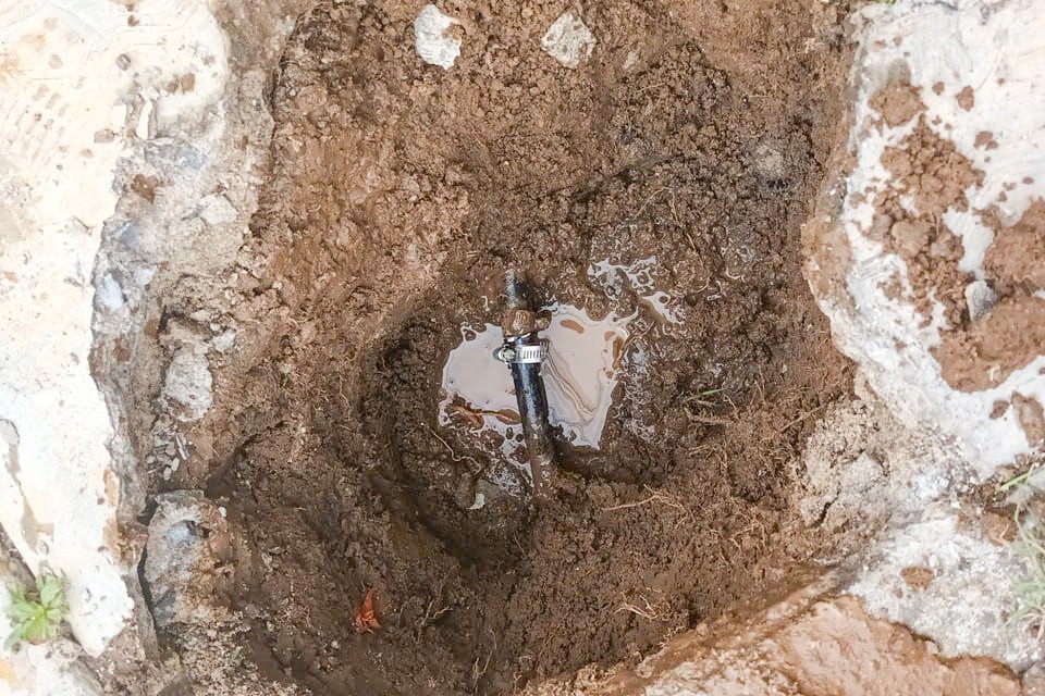 Atiende Ayuntamiento de Tlaxcala a través de la Capam fugas de agua en la Loma Xicohténcatl